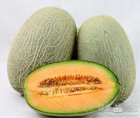 沙滩吃哈密瓜,尽享哈密瓜的甜蜜时光