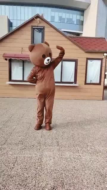 吃瓜小熊穿吊带,吃瓜小熊引领时尚潮流